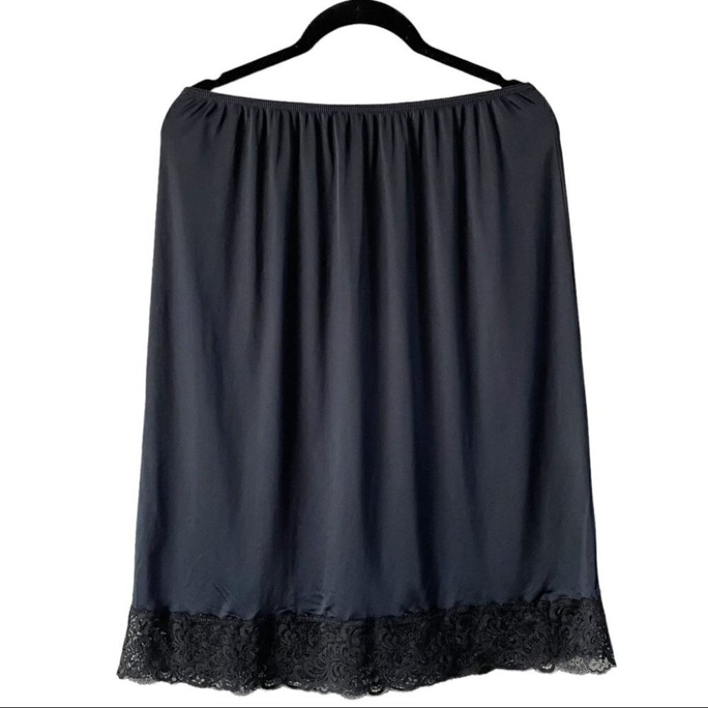 𝅺VINTAGE Black Lace-Trim Slip Skirt Midi Women's S